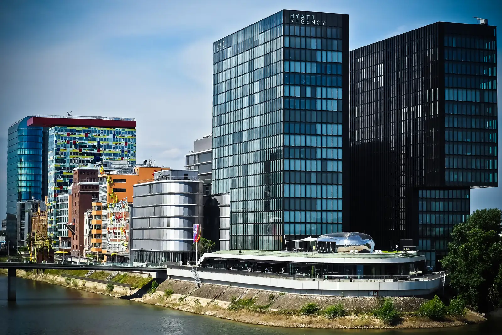Moderne Bürogebäude im Düsseldorfer Medienhafen
