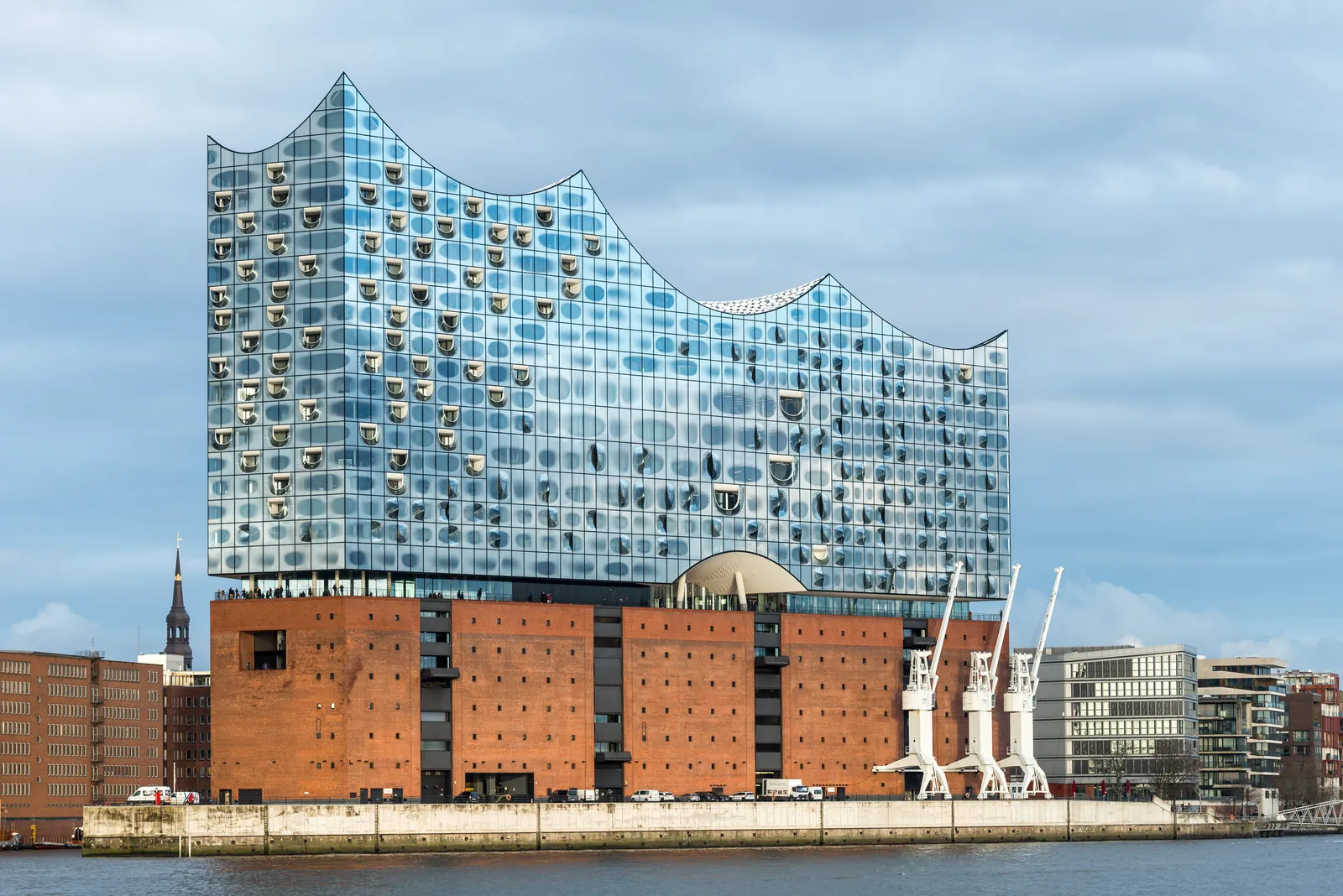 Die Elbphilharmonie am Hamburger Hafen